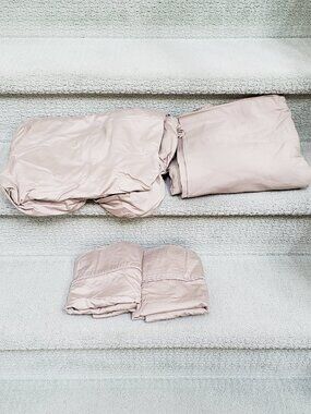 2 sets of queen sheets (fitted and flat + 2 pillowcases for each set).